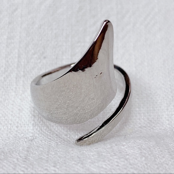 Unique Modern Two Rings Set - Picture 9 of 15